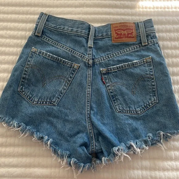 LEVI high waisted mom shorts - Picture 2 of 4
